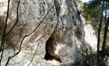 Monte_Conero_-_Grotta_Mortarolo_ingresso_e_parete